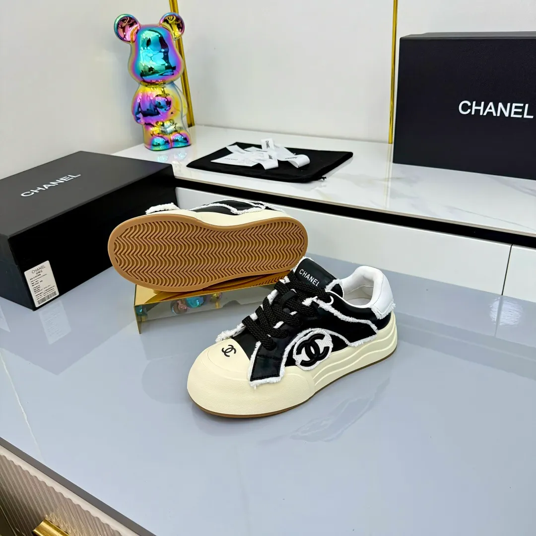 👟👟Ex-factory price 620👟👟 Chanel bread shoes ~ original calfskin panda shoes Chanel 25C latest hot style panda black and white sports shoes casual sneakers Xiaoxiang hot item classic black and white panda color coco girls must pay Fabric: original custom mixed sheepskin lining: original imported breathable mesh lining outsole: Original molded rubber + TPU combination Size: Women's 35-41 Buy now👉